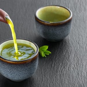 ماچا و کاهش وزن: چگونه ماچا به تناسب اندام کمک می‌کند؟ ماچا، نوعی چای سبز پودری از کشور ژاپن است که به دلیل خواص بی‌نظیرش برای سلامتی و کاهش وزن مورد توجه بسیاری قرار گرفته است. اما چگونه ماچا به تناسب اندام کمک می‌کند؟ در این مقاله به بررسی فواید ماچا برای کاهش وزن و تناسب اندام می‌پردازیم.